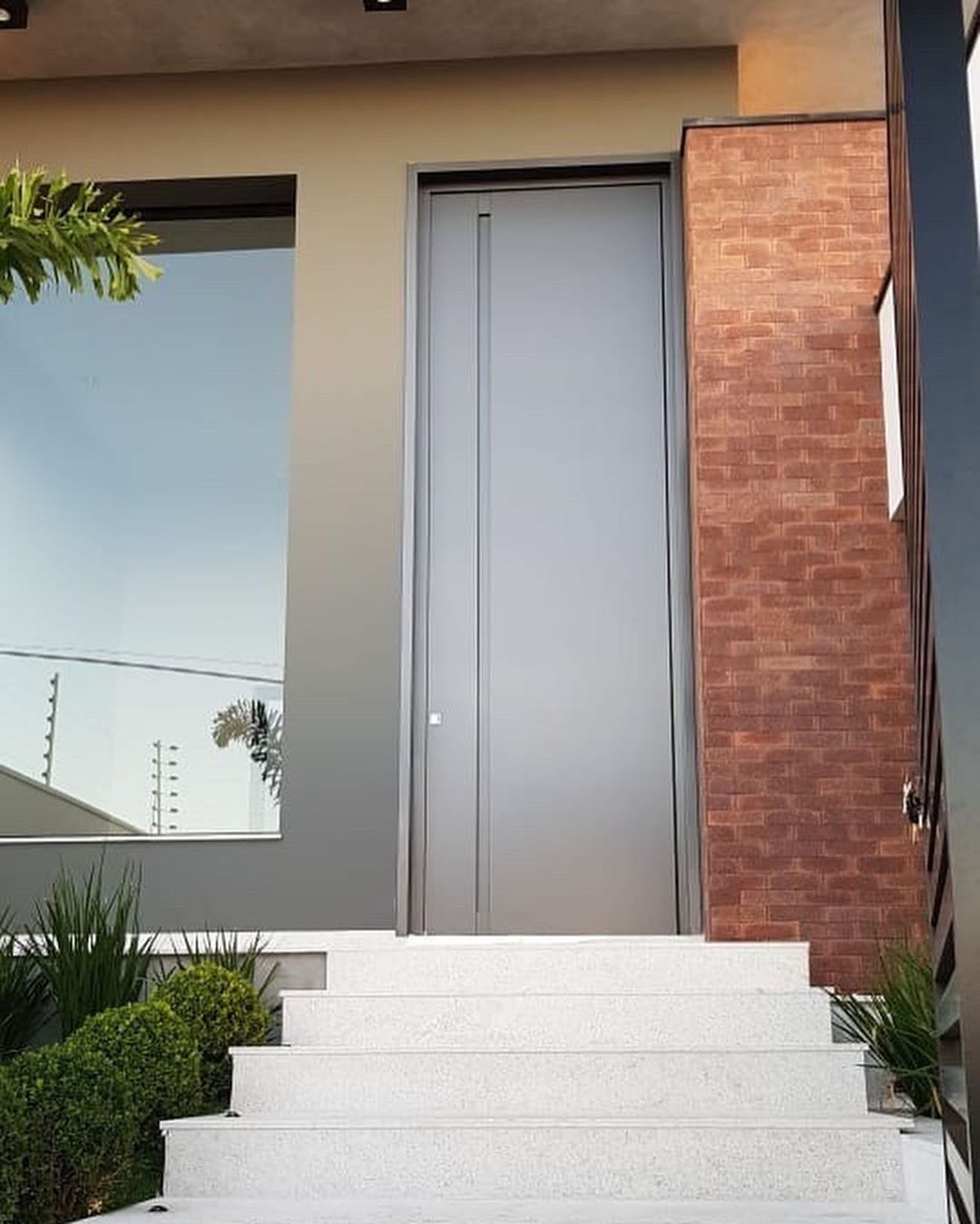 Porta em ACM instalada